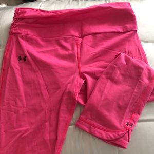 Hot pink Under Armour capris. Med